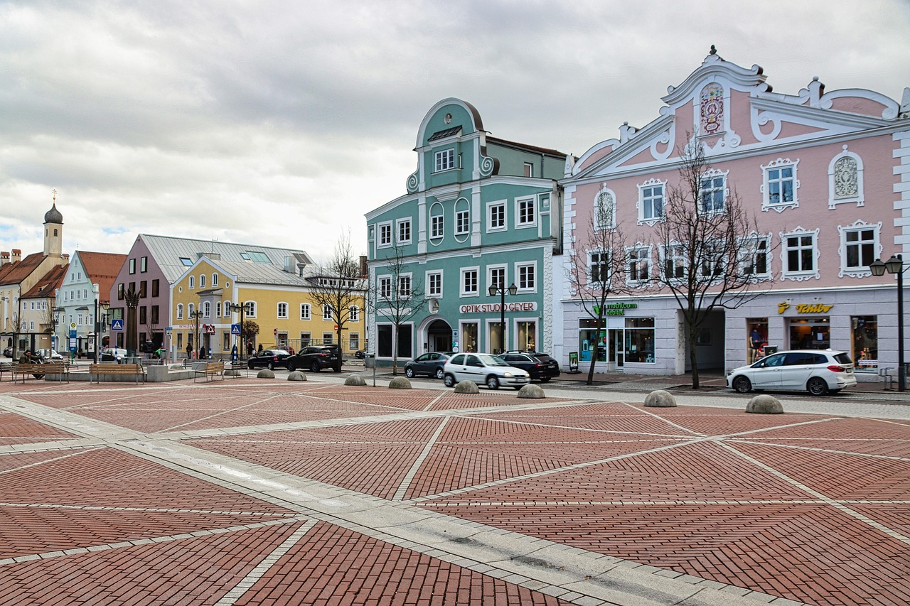 Bezaubernder Stadtplatz in Erding, Deutschland. Perfekte Kulisse für eine freie Trauung.